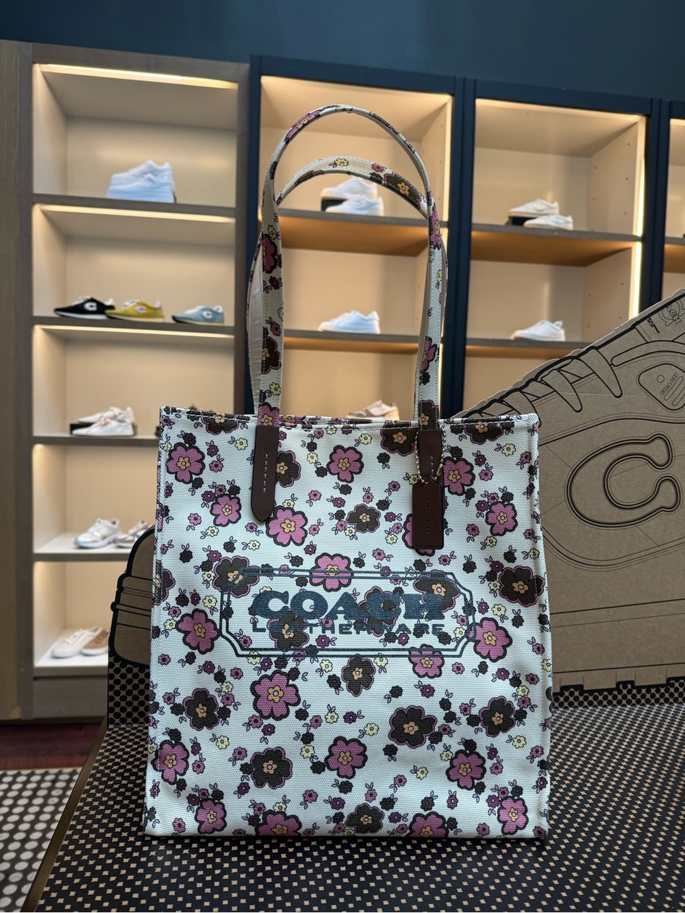 coach  cdw58 Canvas Tote Bag With Floral Print Gold/Chestnut Tropical Floral